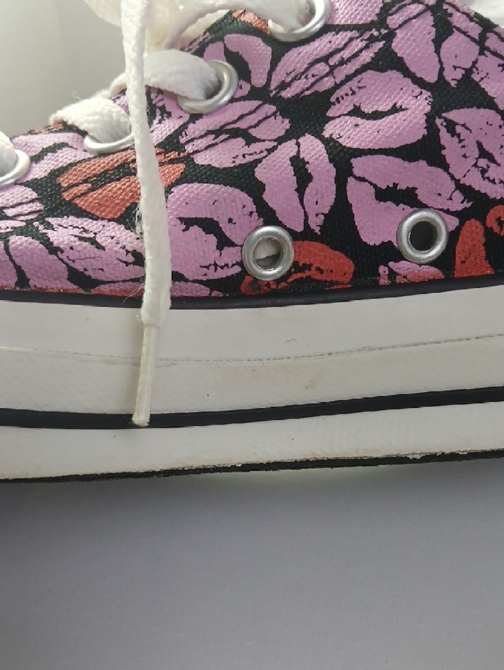 Converse Chuck Taylor All Star Low Top Pink & Red Lip Print Sneakers - Picture 16 of 16